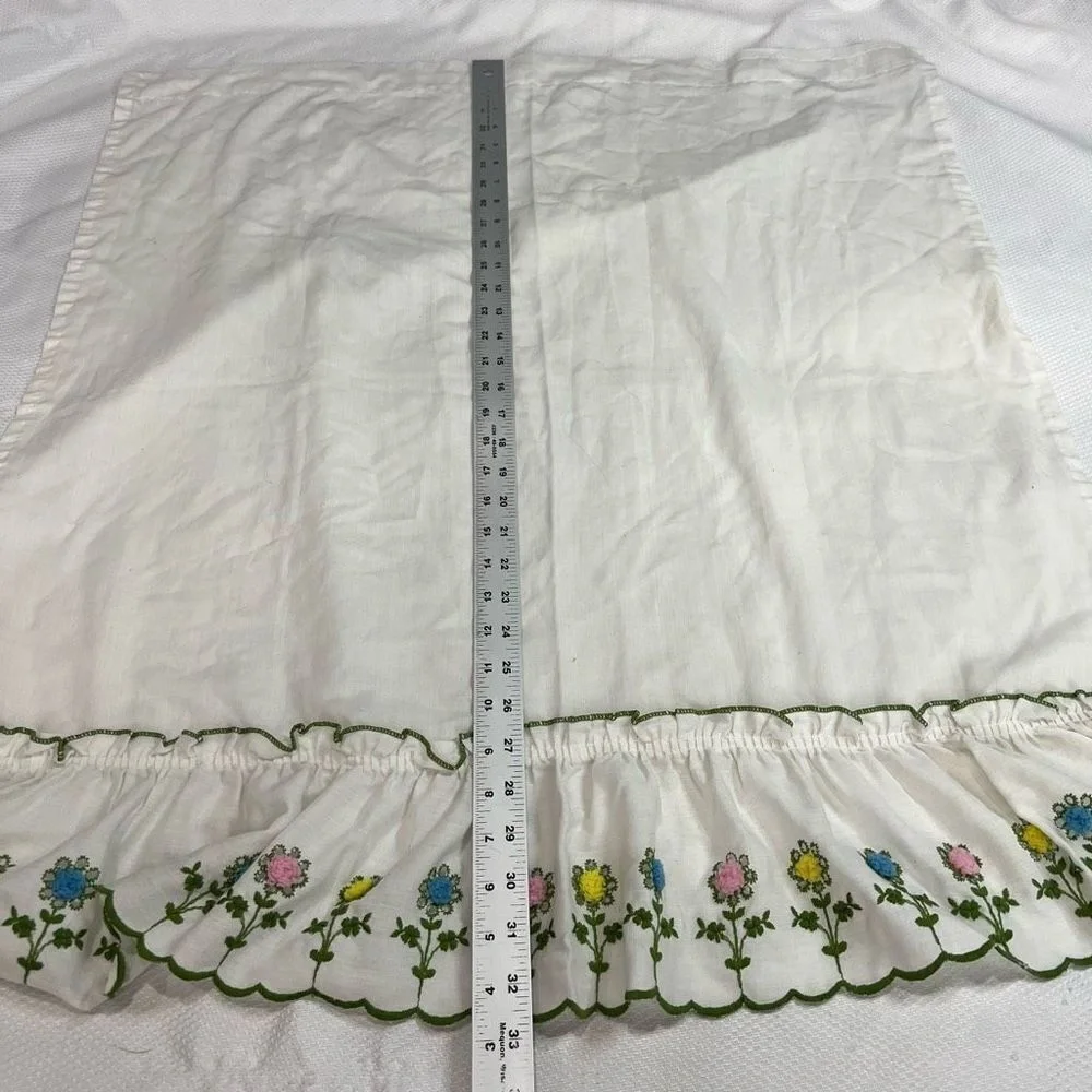 Vintage White‎ Ruffled Pom Pom Flowers Curtain